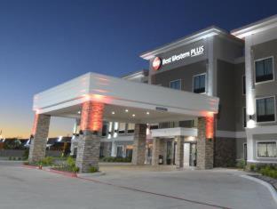 Best Western Plus Bay City Inn & Suites Room photo