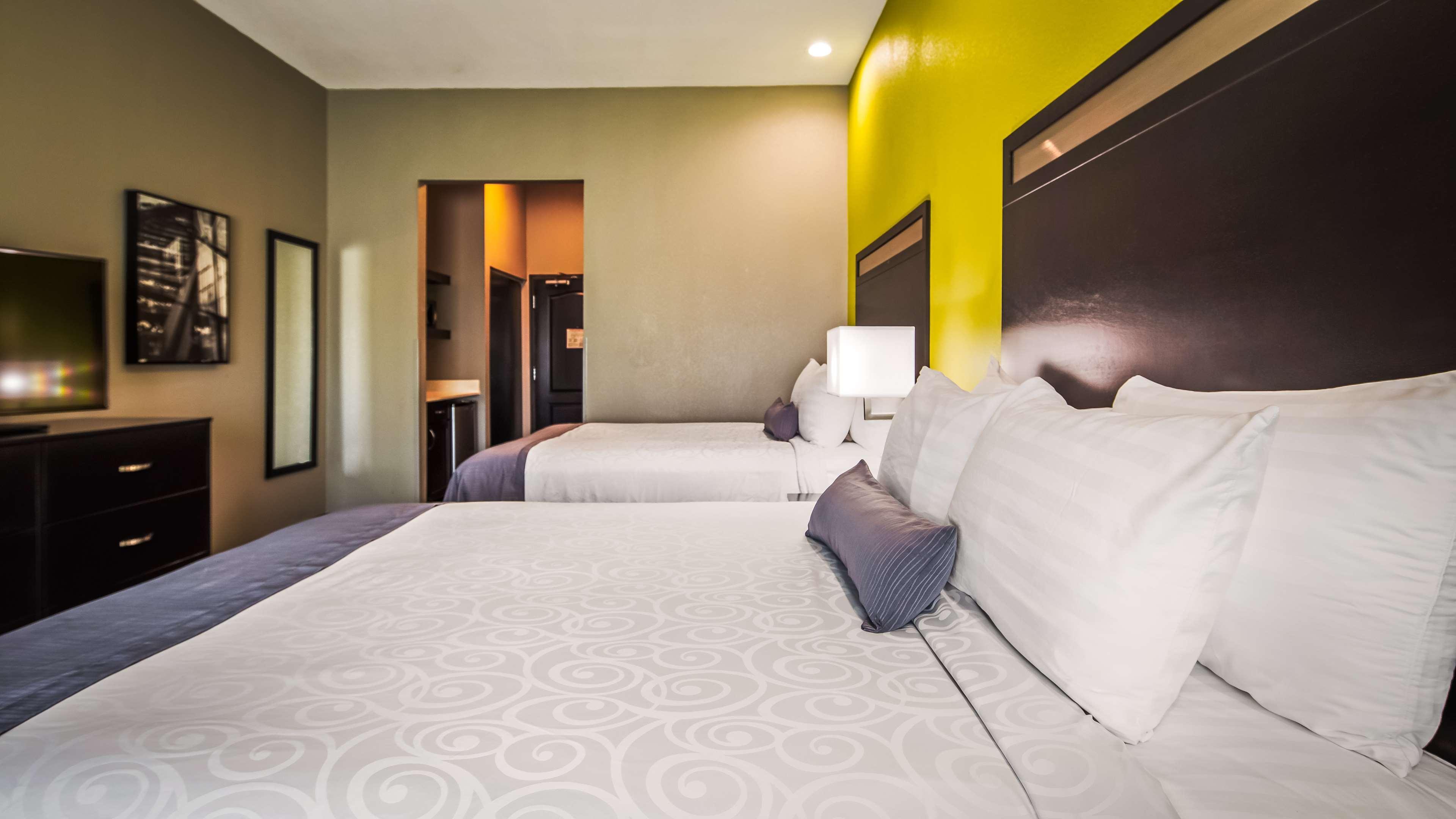 Best Western Plus Bay City Inn & Suites Exterior photo