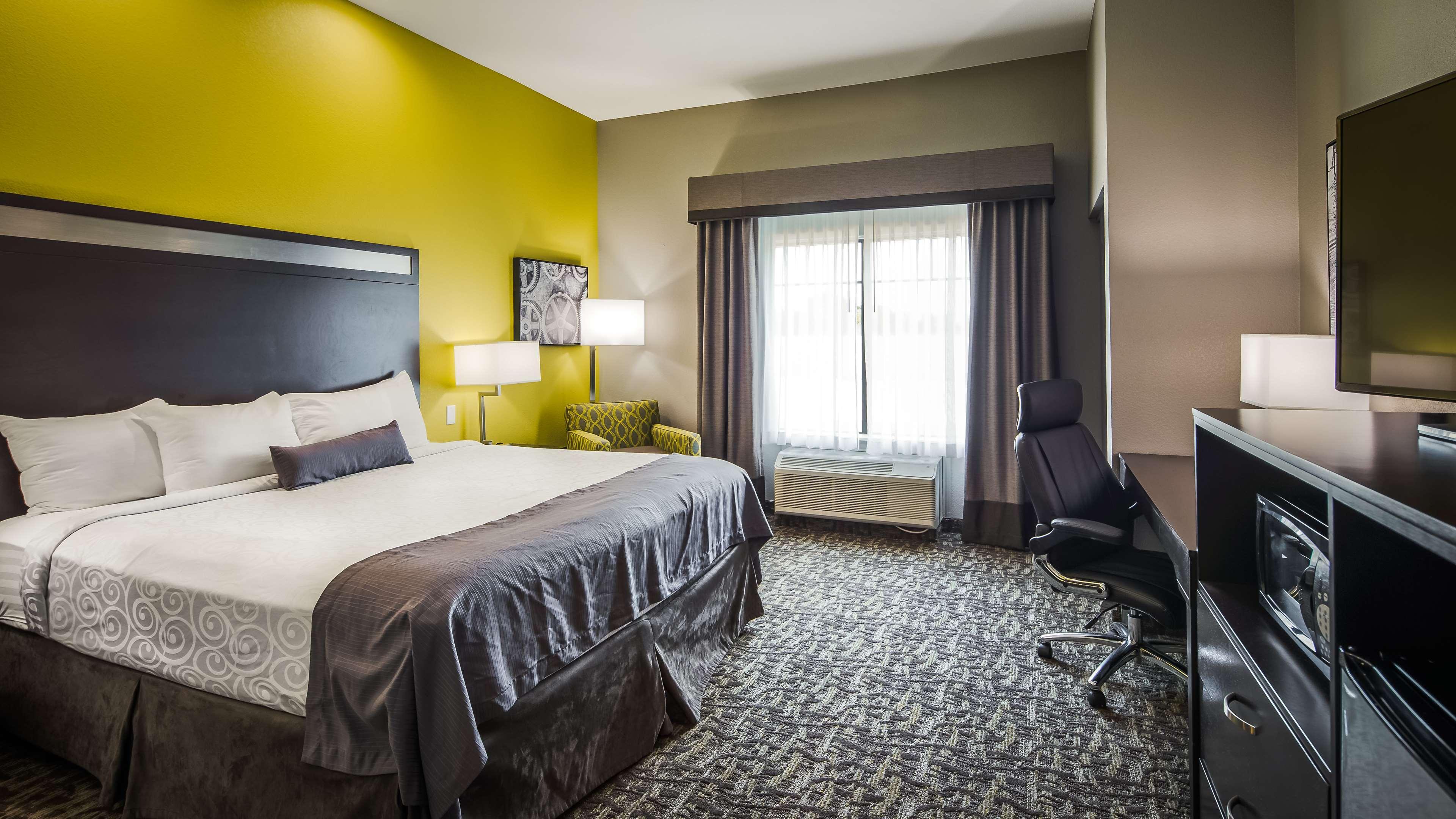 Best Western Plus Bay City Inn & Suites Exterior photo