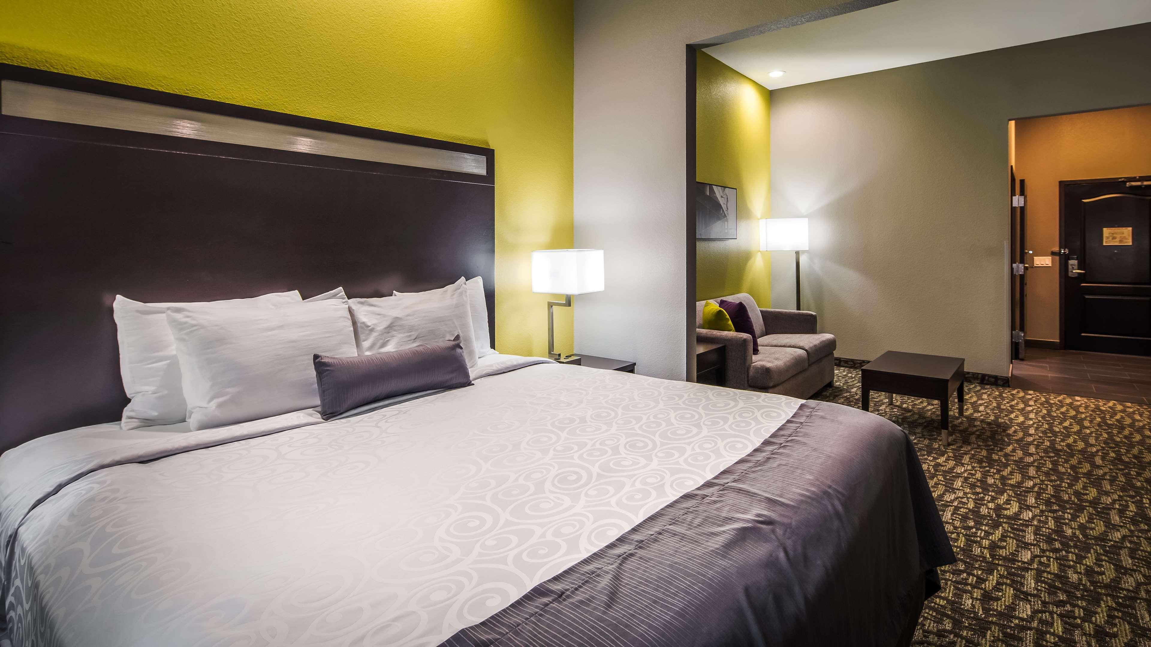 Best Western Plus Bay City Inn & Suites Exterior photo