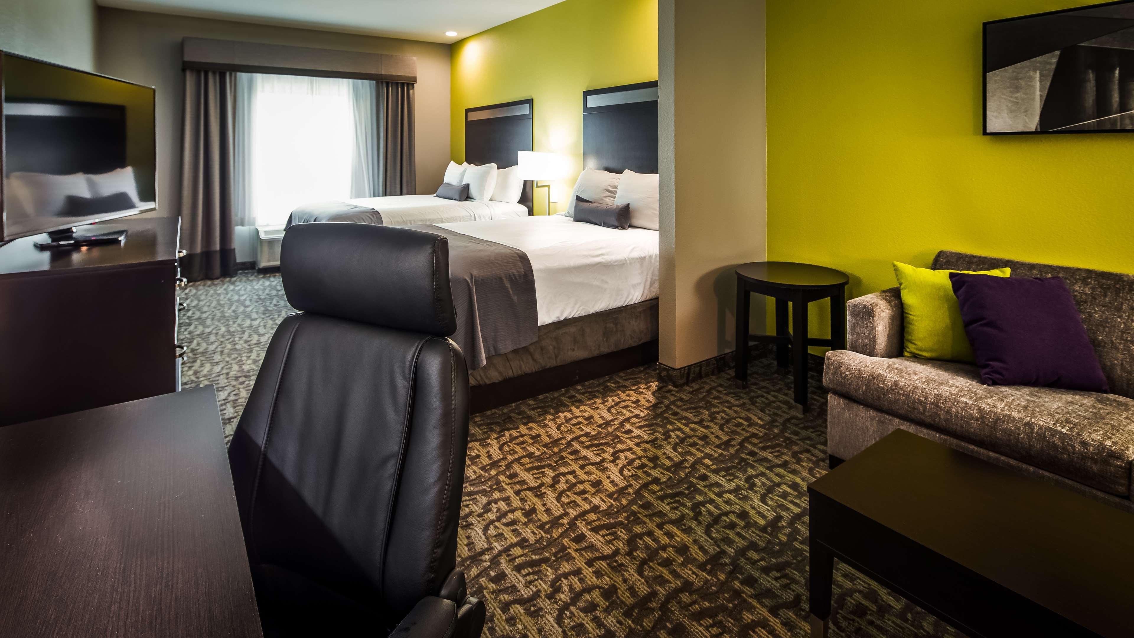 Best Western Plus Bay City Inn & Suites Exterior photo