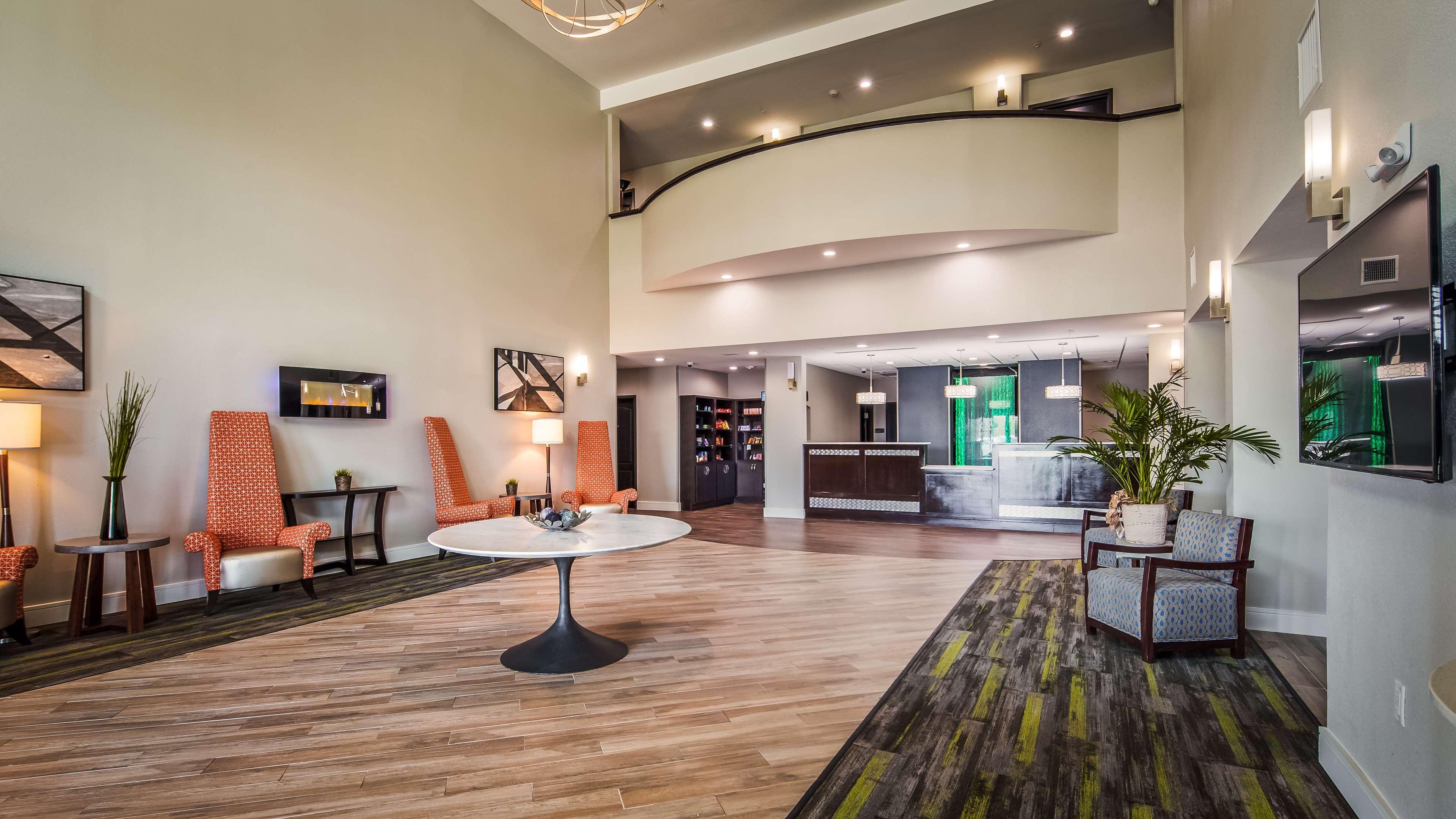 Best Western Plus Bay City Inn & Suites Exterior photo