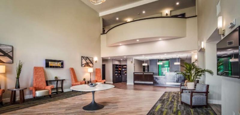 Best Western Plus Bay City Inn & Suites Exterior photo