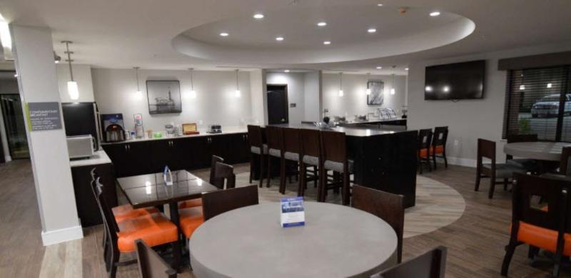 Best Western Plus Bay City Inn & Suites Exterior photo