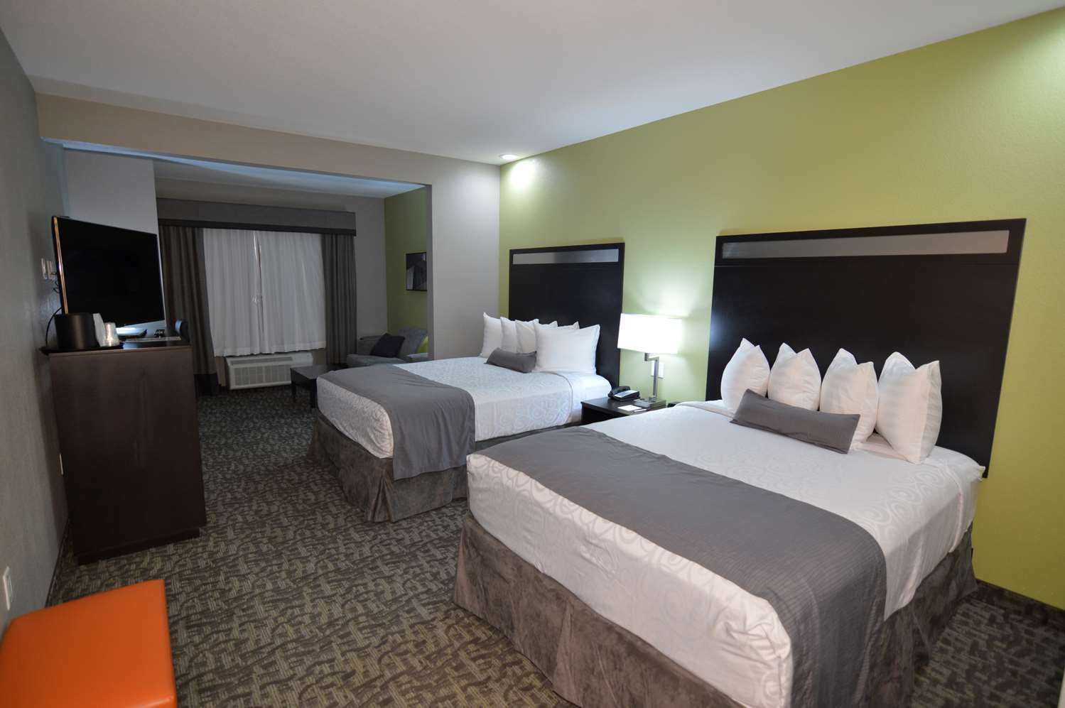 Best Western Plus Bay City Inn & Suites Exterior photo